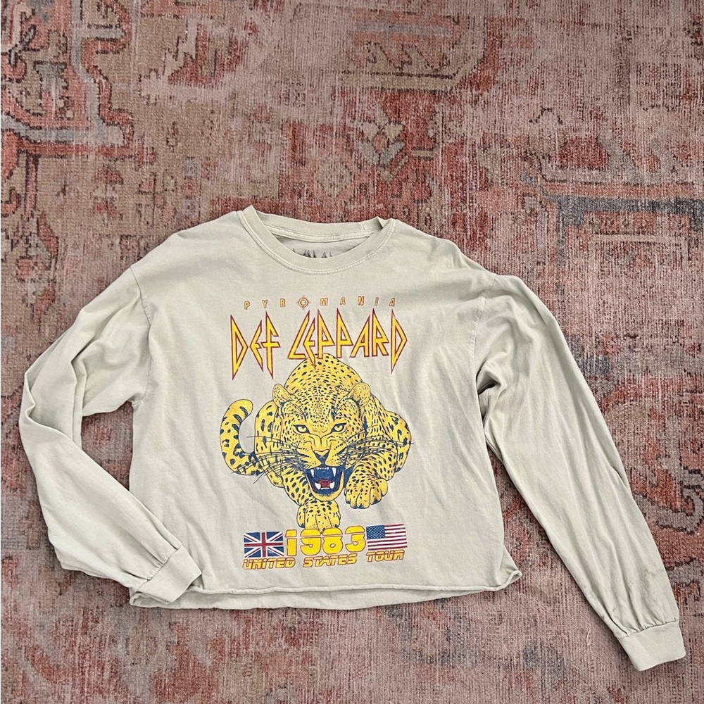 Def Leppard Graphic Cream Crop Top